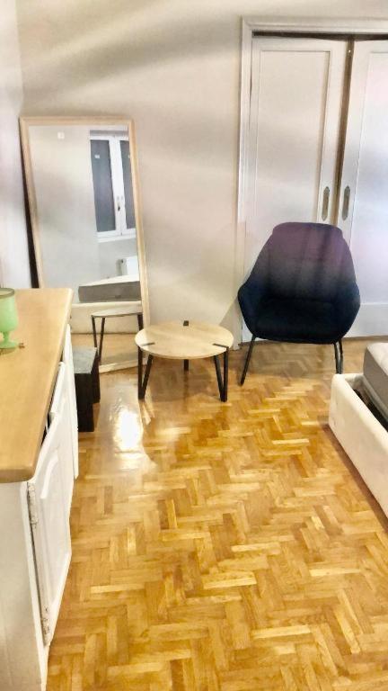 Economy Shared Apartment E In Central Atena Exterior foto